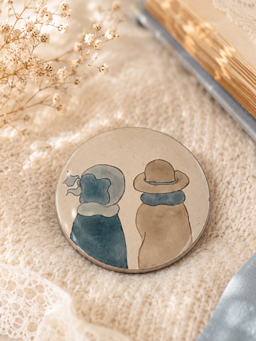 VINTage Round Brooch Couple Illustration Signed Tch. Québec